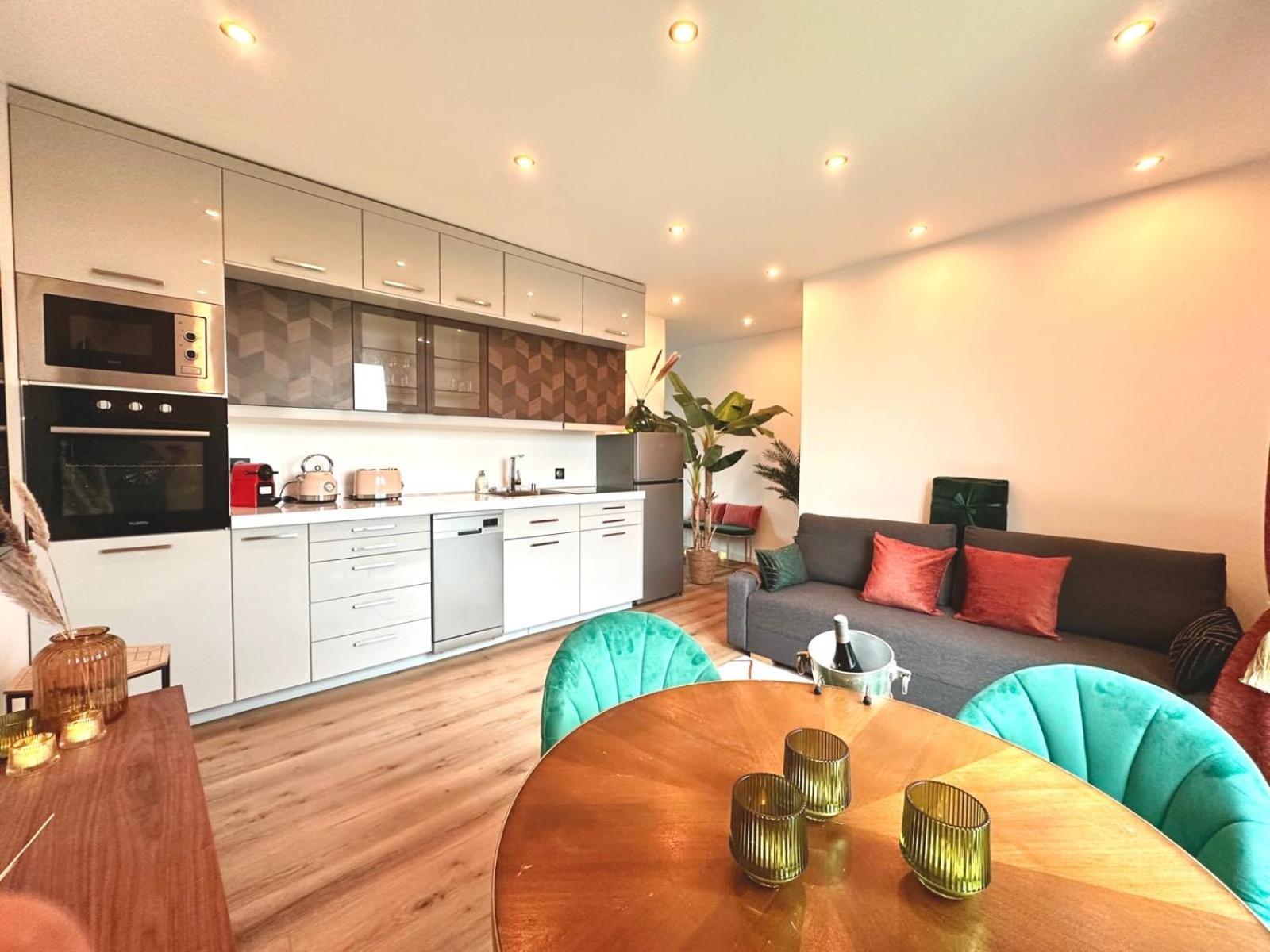 Suite Meg Esbly Buitenkant foto