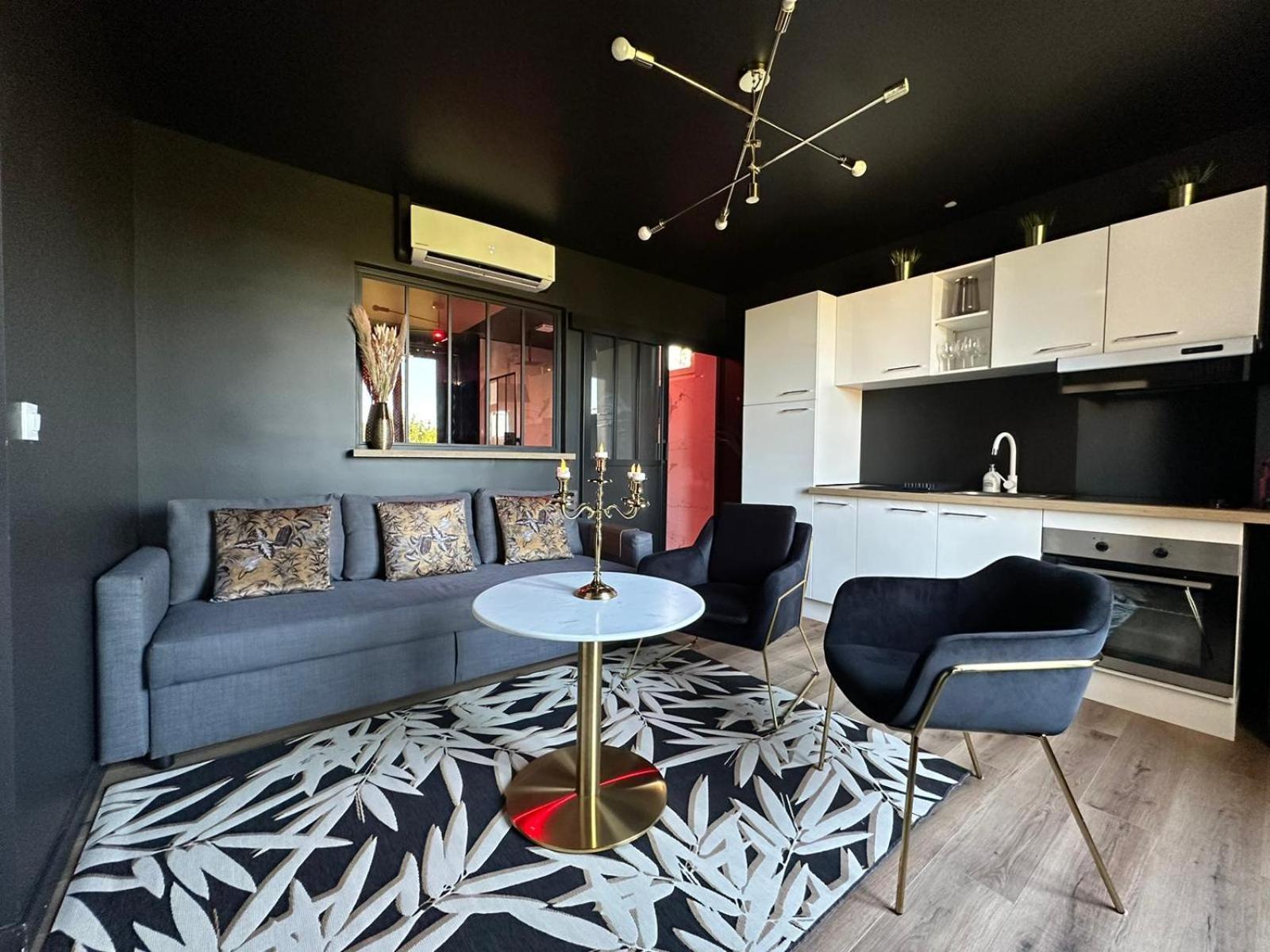 Suite Meg Esbly Buitenkant foto